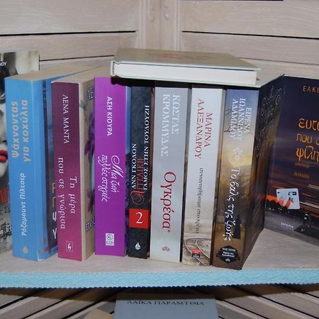 Luxury Traditional Room The Small Bookstore Kastro-Kyllini Экстерьер фото