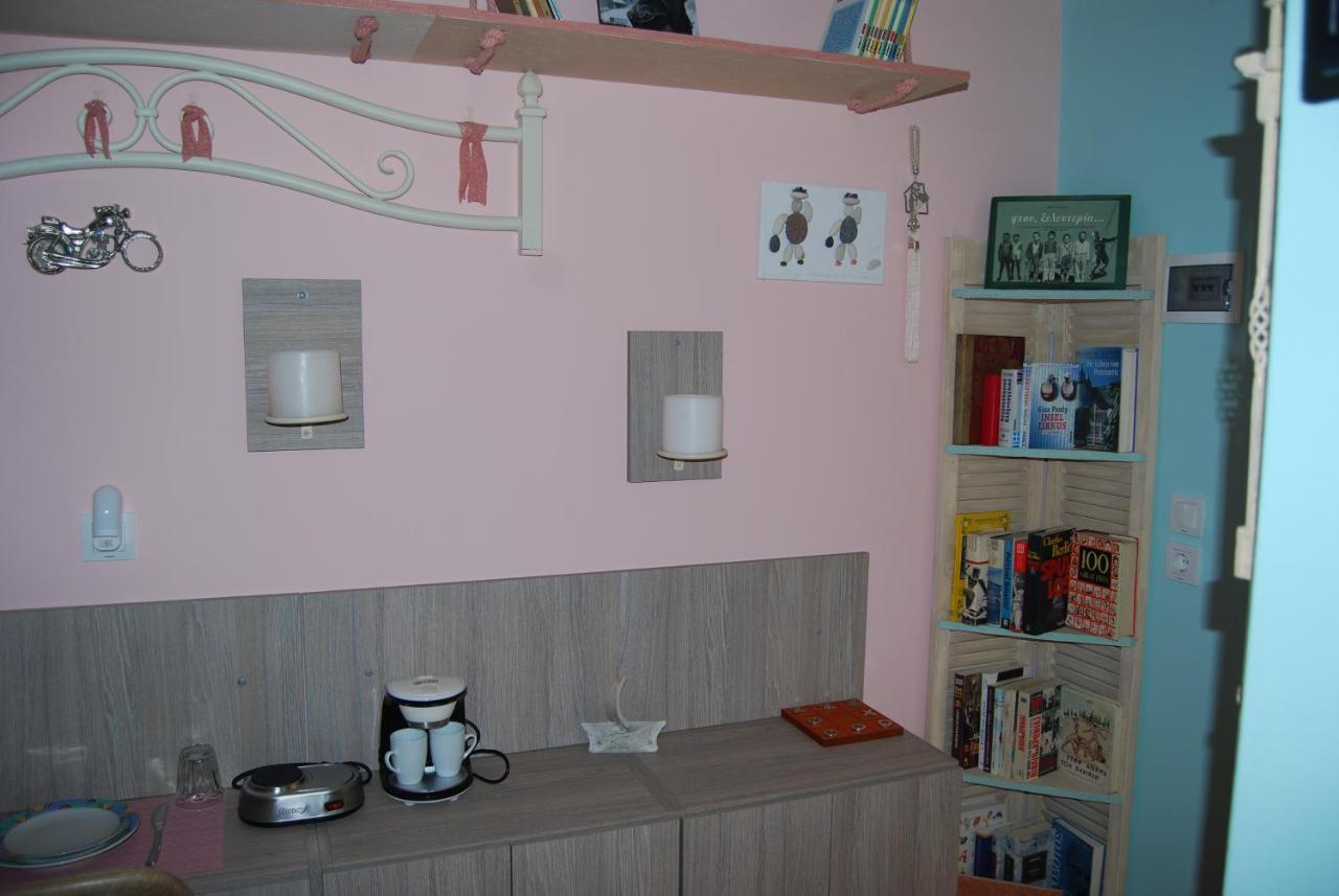 Luxury Traditional Room The Small Bookstore Kastro-Kyllini Экстерьер фото